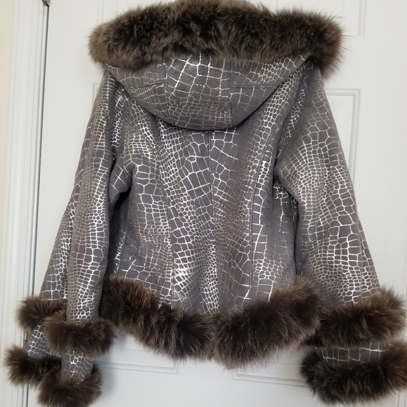 Sheepskin Shearling And Fox Fur Coat - Picture 5 of 10